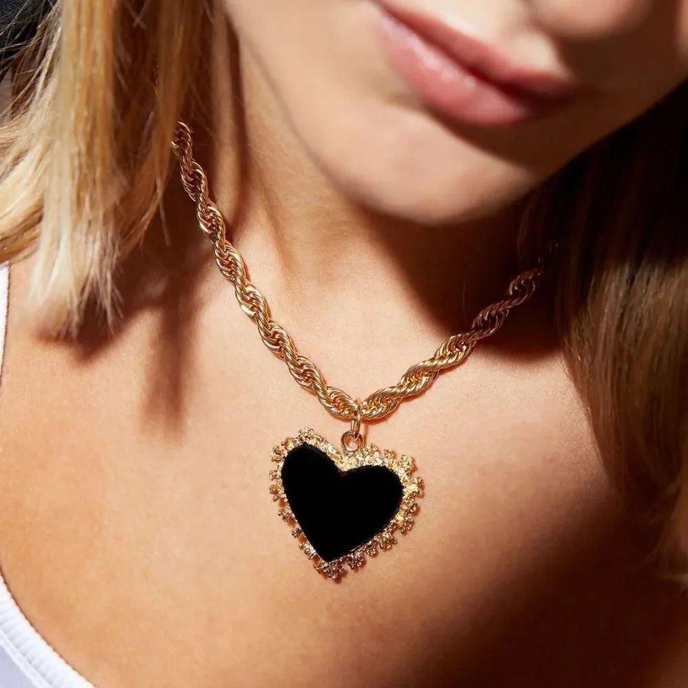 Black heart necklace N273